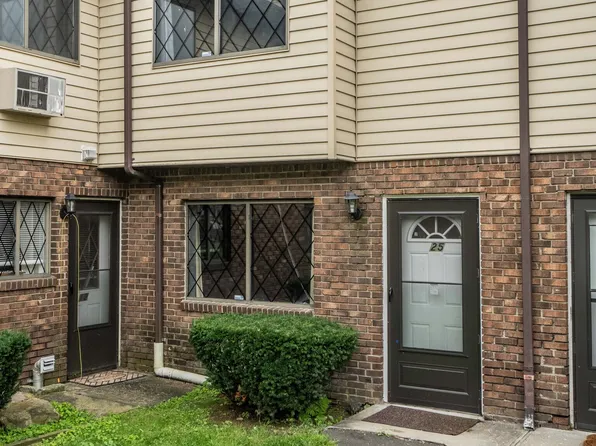 7 Mark Ln Unit 25, Waterbury, CT 06704