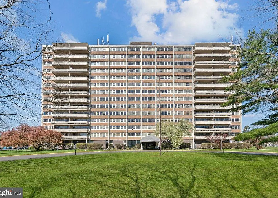 1102 Barclay Towers