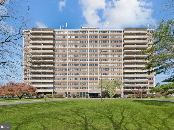 204 Barclay Towers, Cherry Hill, NJ 08034