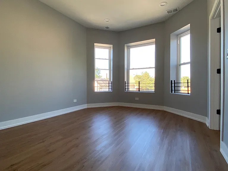 7400 S Evans Ave #2F — Photo 3