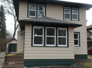 915 5th St S, Moorhead, MN 56560