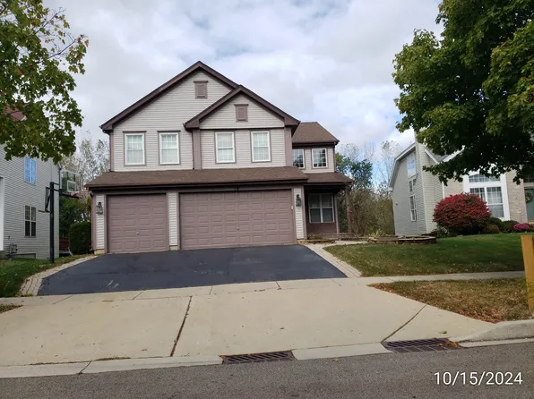 18 Clover Cir, Streamwood, IL 60107