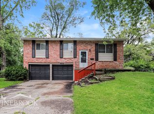 900 Colbern Dr, Belton, MO 64012