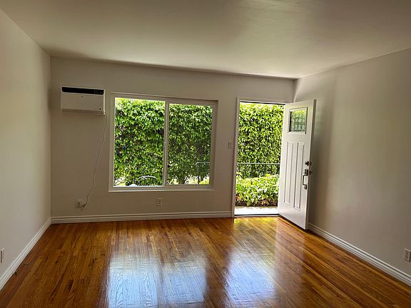 2nd image of 1109 S Oakhurst Dr APT 3