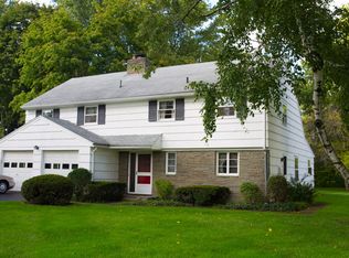 94 Sunset Blvd, Pittsford, NY 14534