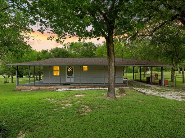 235 Country Dr, Monthie, TX 76705