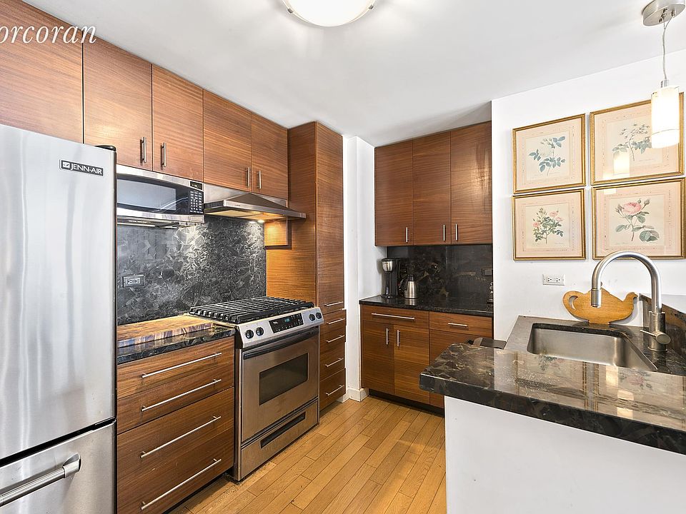 1st image of 225-227 W 60th St #17C