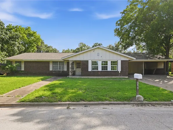 2302 Franklin Dr, Bryan, TX 77801