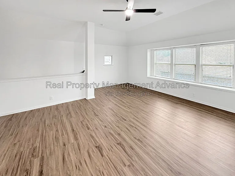 235 Burnett Dr — Photo 17