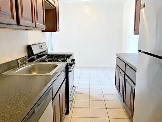 4th image of 350 Sterling St APT 1N