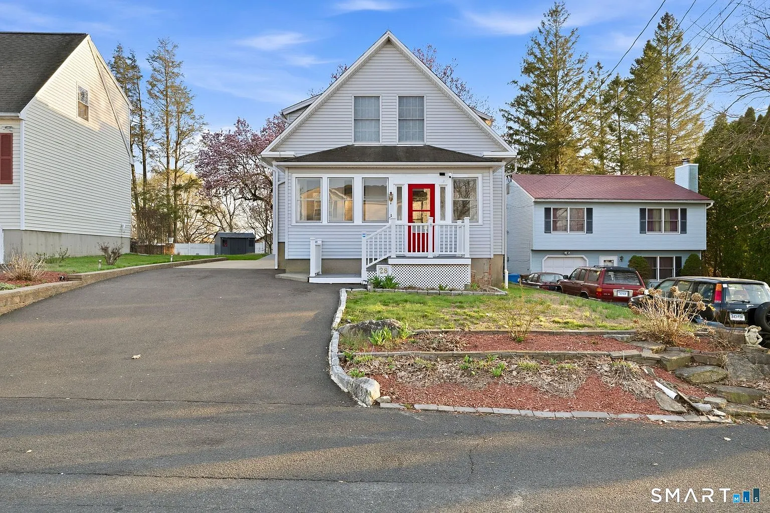 28 Golec Avenue photo 1