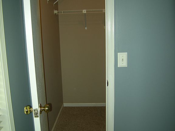 walk-in closet master bdrm