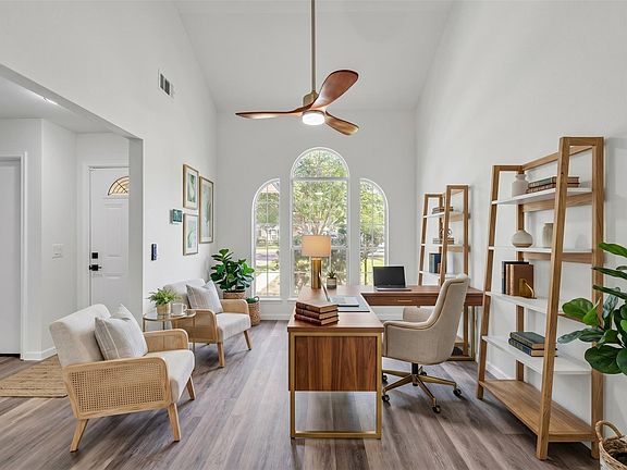 4th image of 114 Evergreen Cir