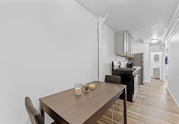 3rd image of 1160 Adee Ave #2