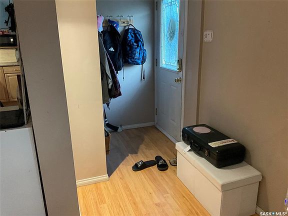 5th image of 302 Dunlop STREET