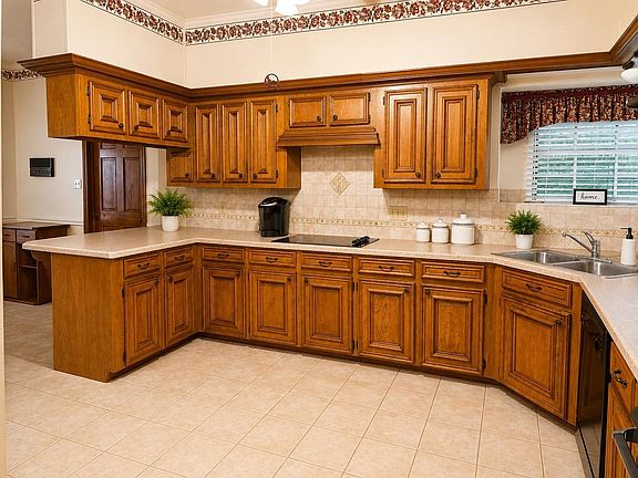 5th image of 5518 Lacreek Ln