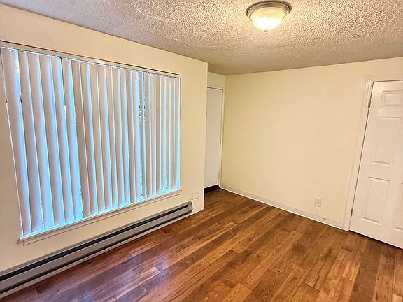 3rd image of 4259 8th Ave NE APT 4
