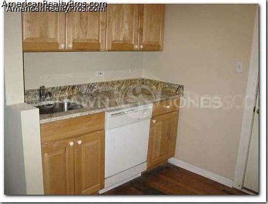 3rd image of 683 1/2 W Wrightwood Ave APT 3N