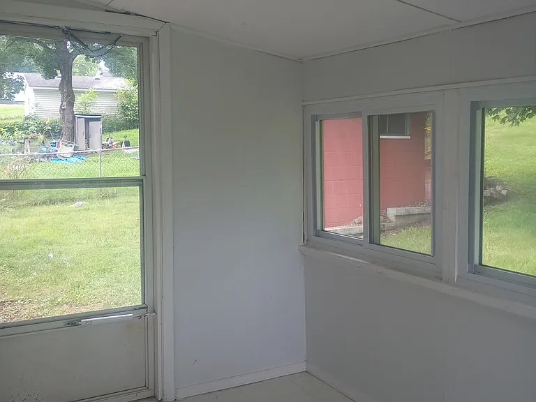1305 N Barton St — Photo 7