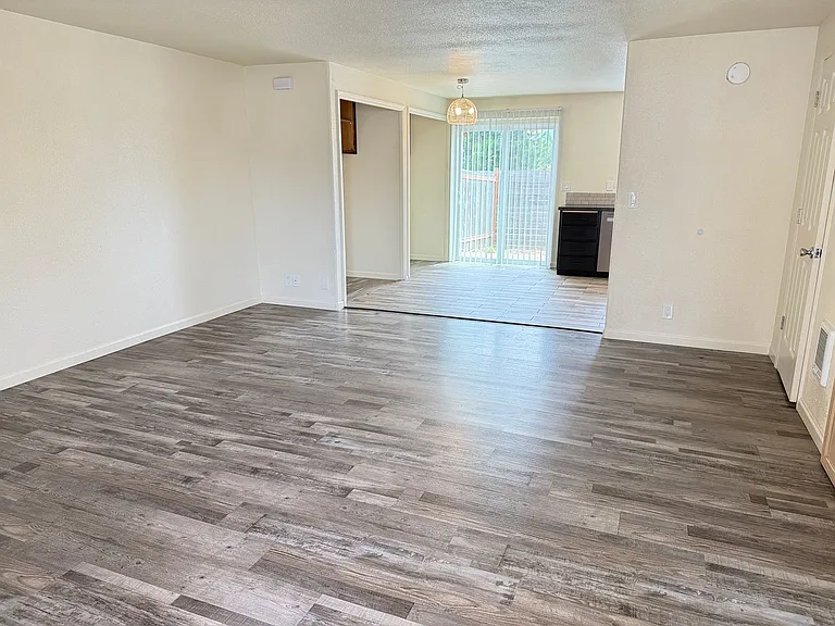 4432 Fergus Ave — Photo 3