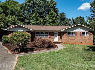 302 Maplewood Dr, Morganton, NC 28655