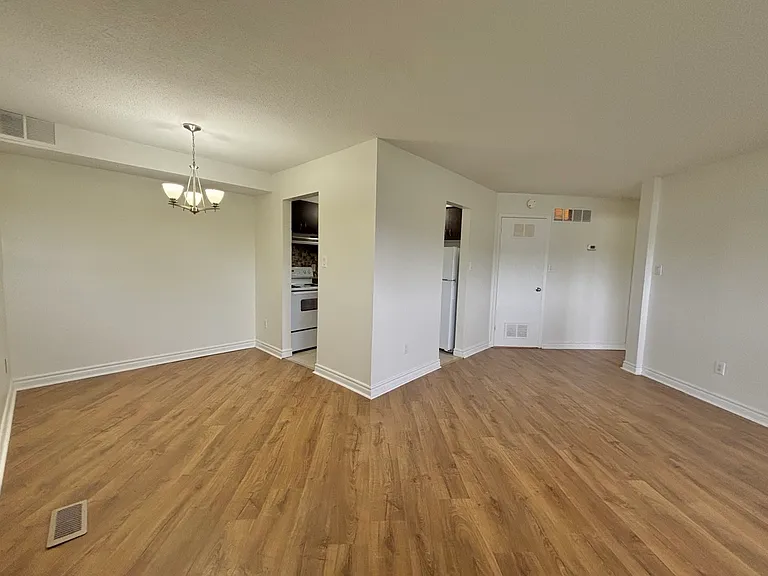 425 Rathburn Rd E #74 — Photo 6