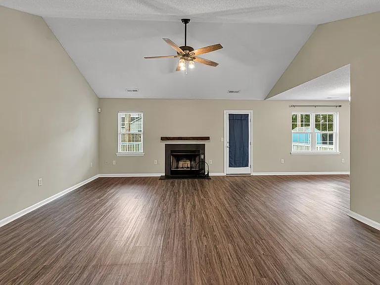 201 Ross Ct — Photo 6