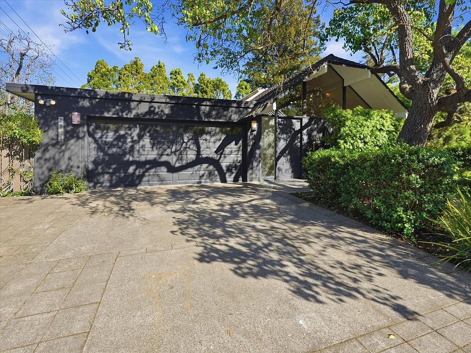 1st image of 1121 Harriet St