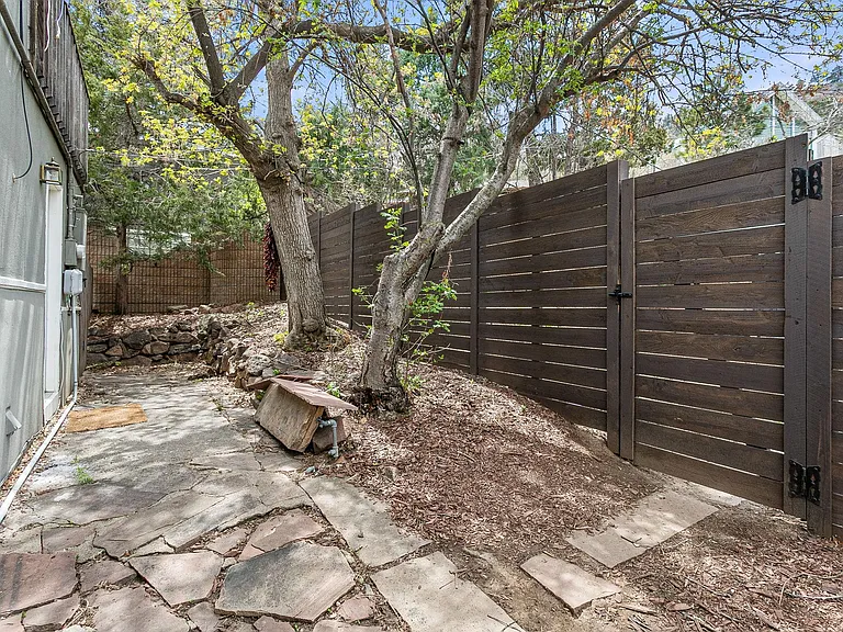 1099 Gilbert St — Photo 53