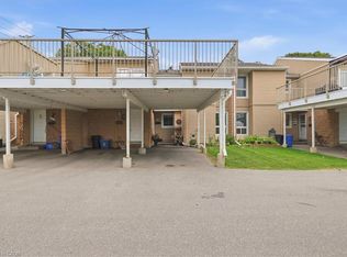 65 Glamis Rd #8, Cambridge, ON N1R 6W4