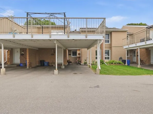 65 Glamis Rd #8, Cambridge, ON N1R 6W4