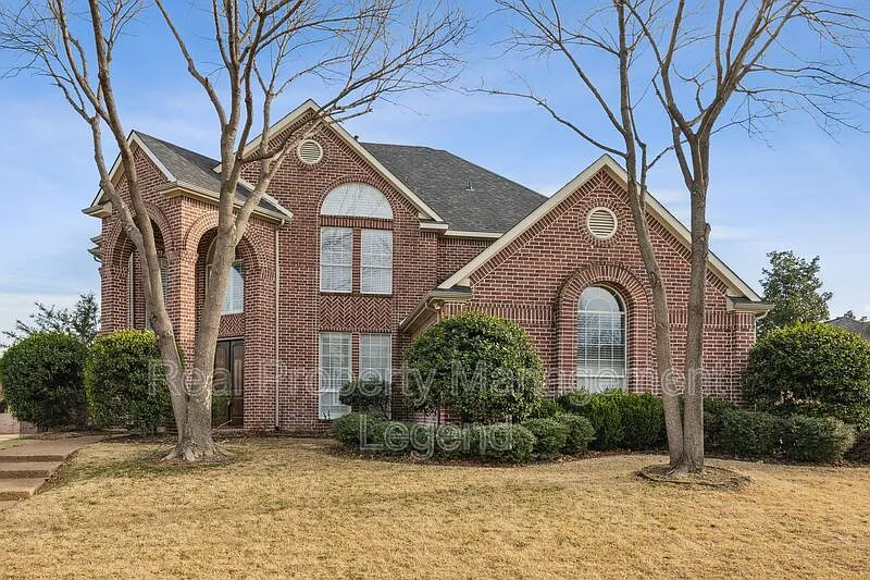 4 bed, 3.5 bath, 4165 sqft, $5,245 — Photo 4