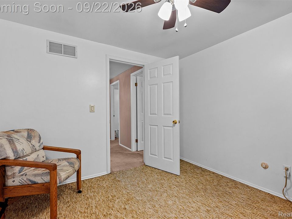 21430 Winchester St, photo 25