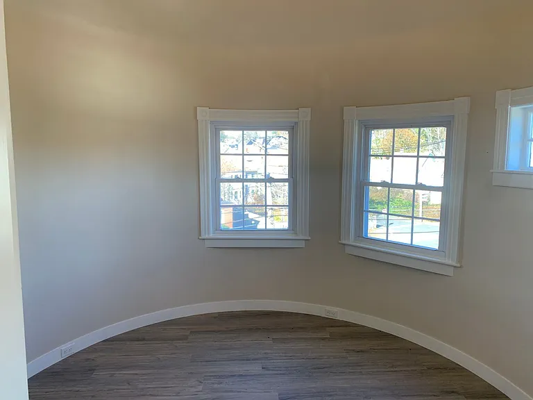 129 Kenoza Ave — Photo 23