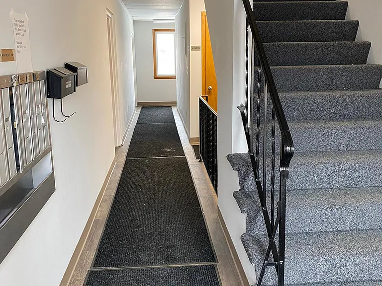 421 1st Ave E #10 — Photo 9