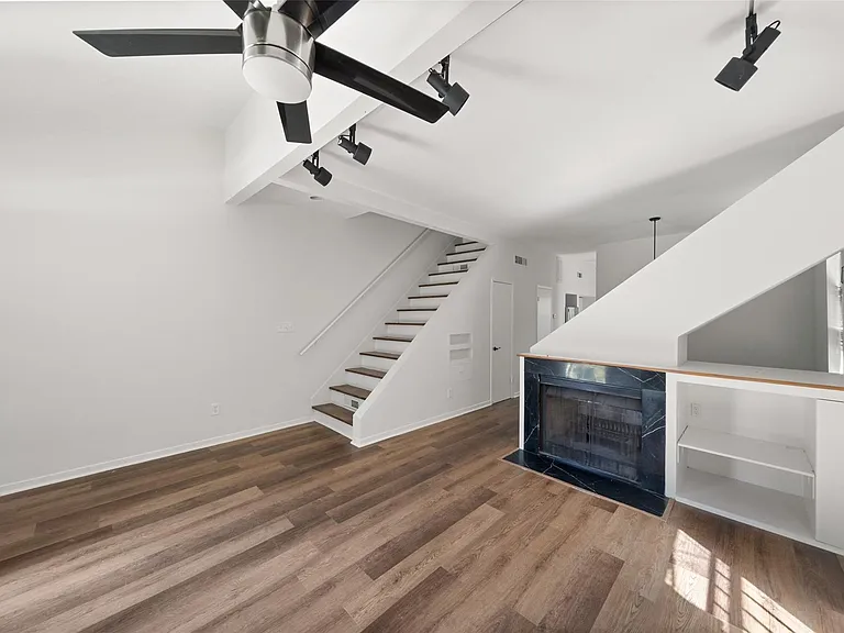 518 Hawthorne St #1 — Photo 3