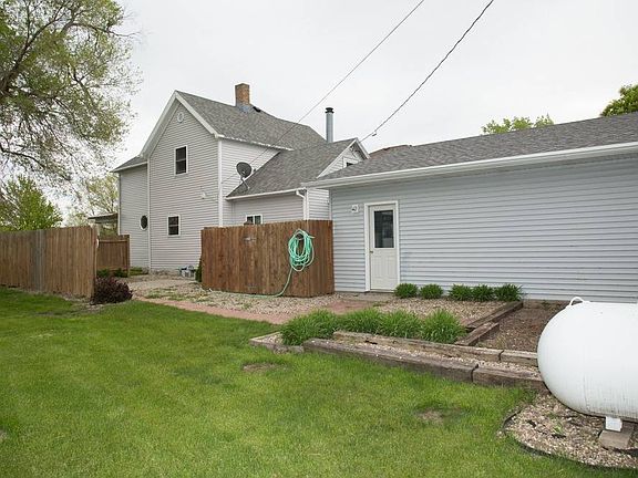 4th image of 1309 Main Ave