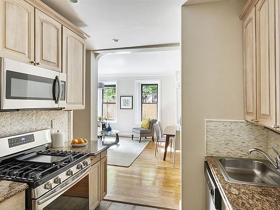 3rd image of 302 W 79th St APT 2B