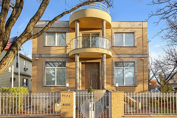 Sold by Movement Realty Group LLC | media 2