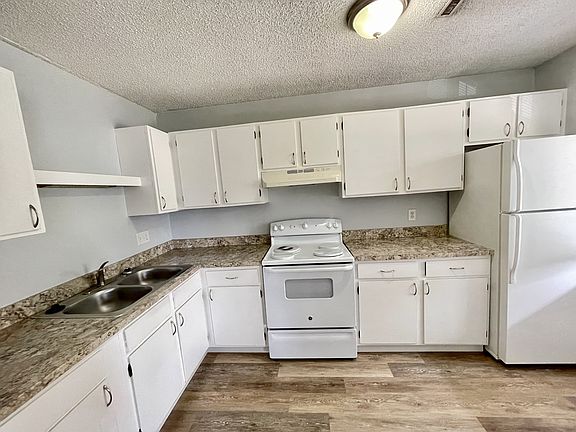 3rd image of 2605 Terrace Ave #11