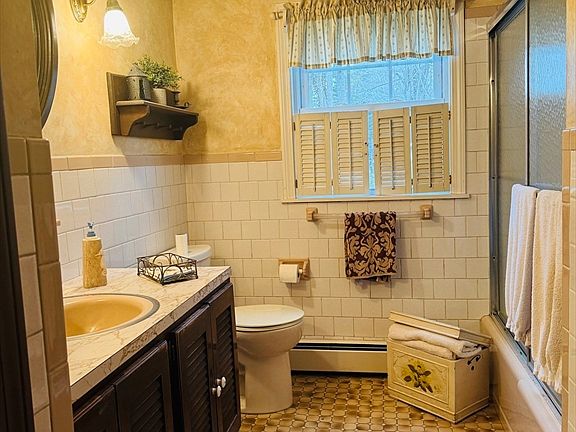 4th image of 100 D Dr