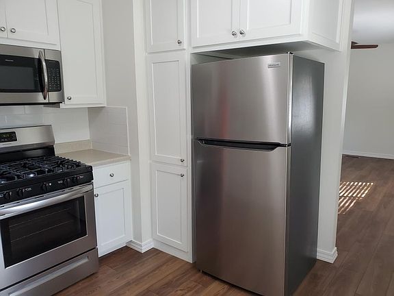 3rd image of 208 N Florene St