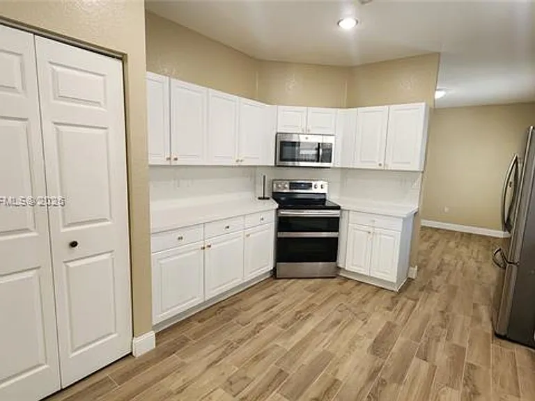 343 NE 36th Ter — Photo 29