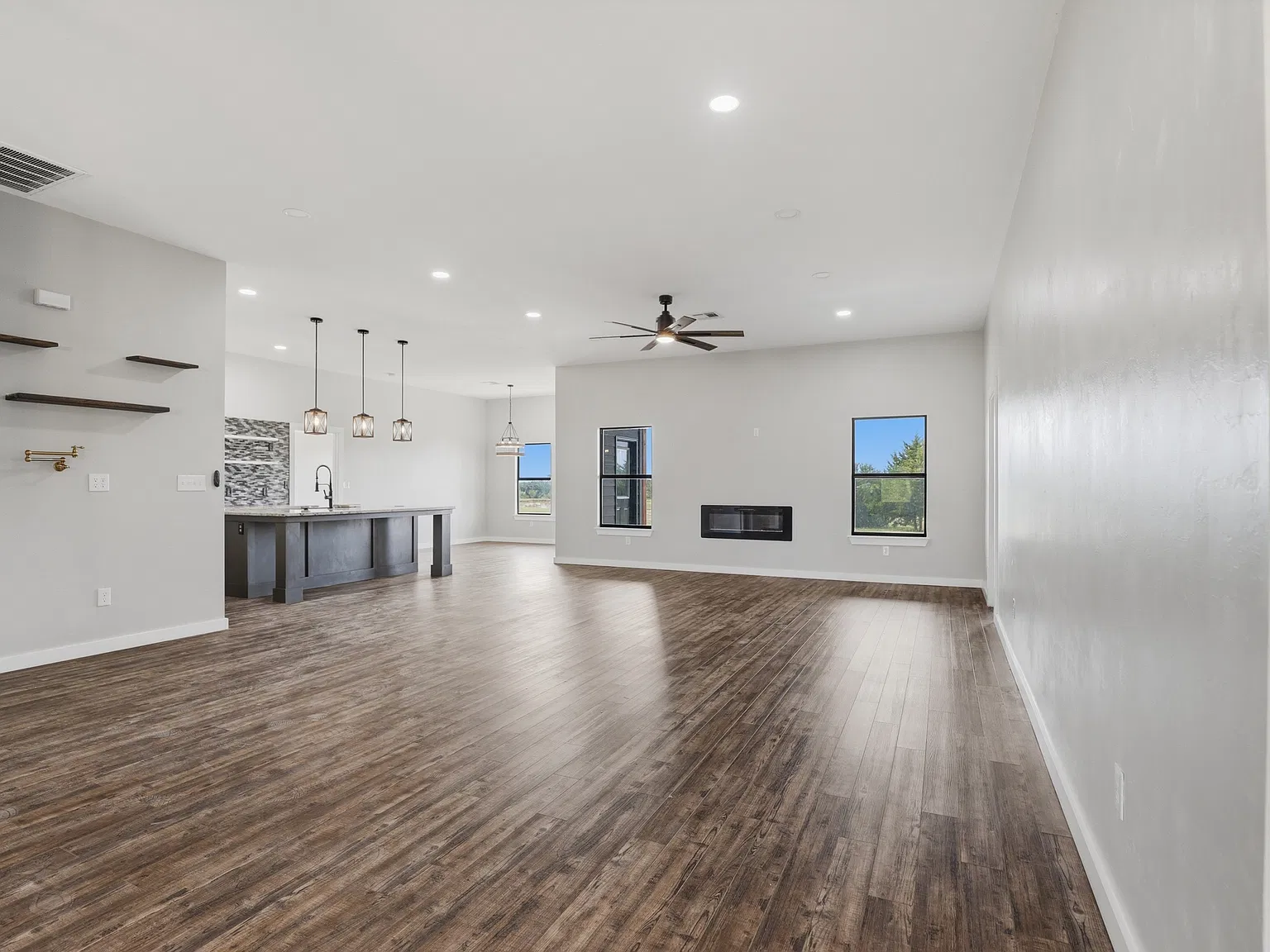 4 bed, 2552 sqft, $2,600 — Photo 3