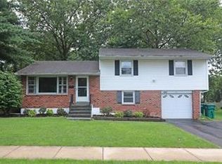 1943 Collingswood Dr, Bethlehem, PA 18018