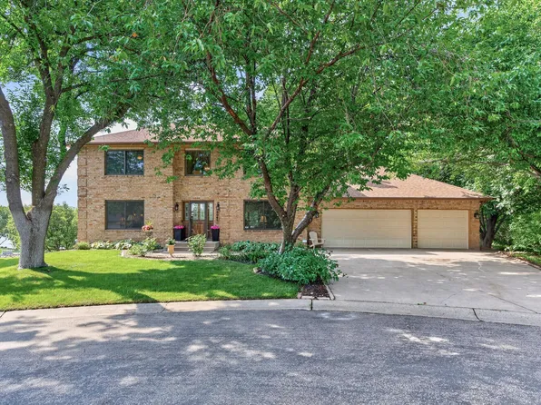 8945 Dallas Ln N, Maple Grove, MN 55369