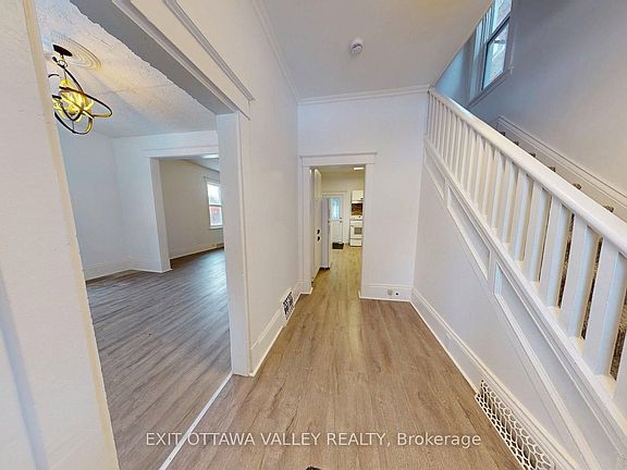 5th image of 216 Mary St