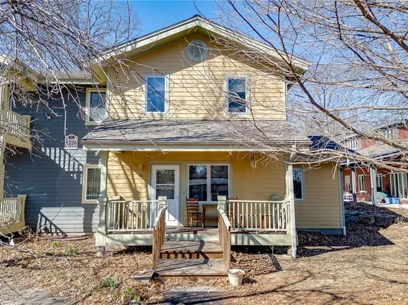 1226 Delaware St APT 12, Lawrence, KS 66044