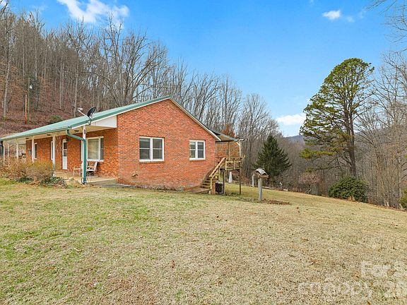 3rd image of 470 Ela Rd