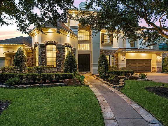 4th image of 18810 Cove Vista Lane